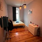 Stylish 2-room With Balcony Next To East Side Gallery Lägenhet *