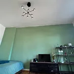 Stylish 2-room With Balcony Next To East Side Gallery Lägenhet