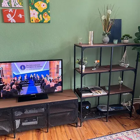 Stylish 2-room With Balcony Next To East Side Gallery