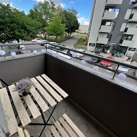 Stylish 2-room With Balcony Next To East Side Gallery شقة *