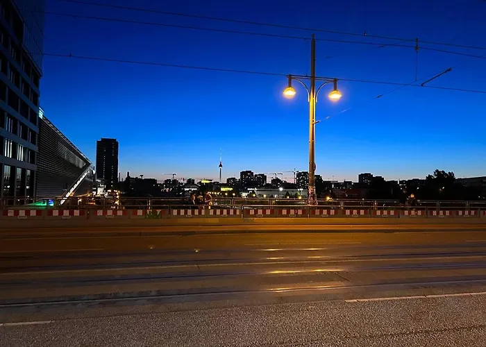 Stylish 2-room With Balcony Next To East Side Gallery 公寓 *