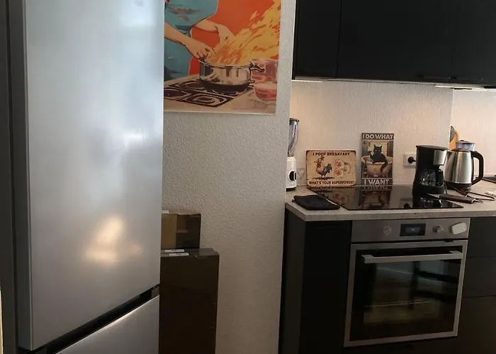 Stylish 2-room With Balcony Next To East Side Gallery