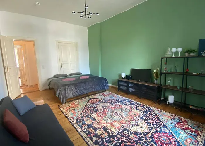 Stylish 2-room With Balcony Next To East Side Gallery