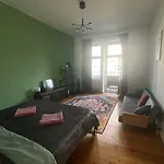 Stylish 2-room With Balcony Next To East Side Gallery アパート