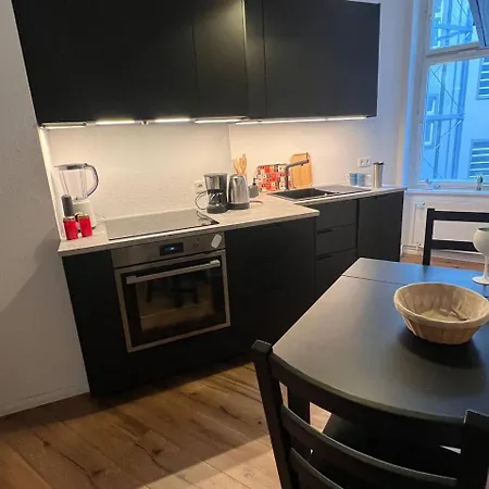 Stylish 2-room With Balcony Next To East Side Gallery *