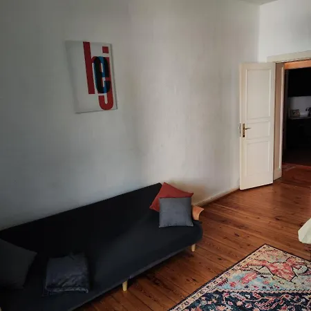 Stylish 2-room With Balcony Next To East Side Gallery * Berlijn