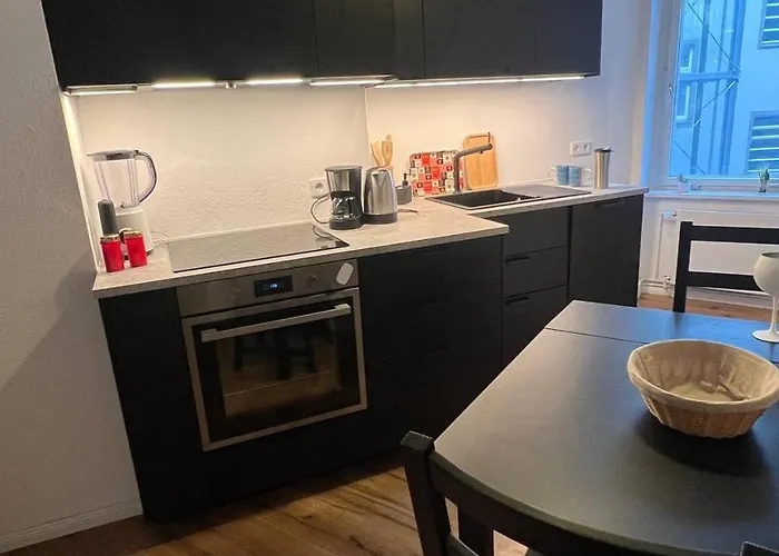 Stylish 2-room With Balcony Next To East Side Gallery *