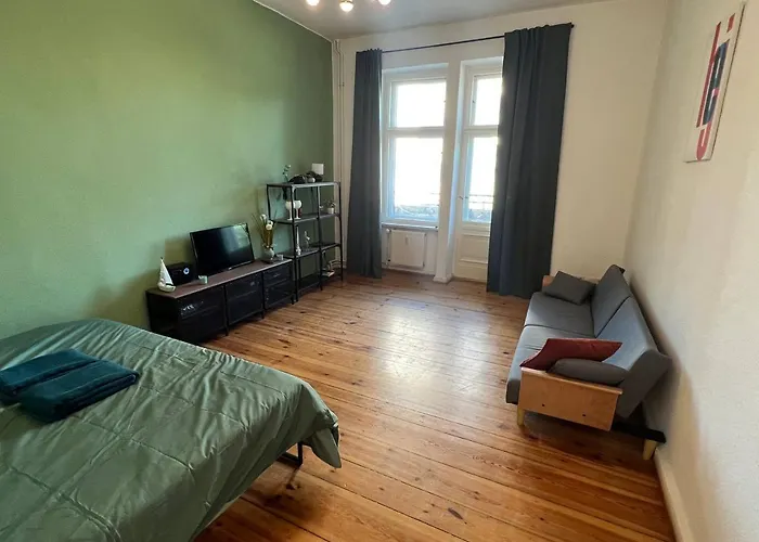 Stylish 2-room With Balcony Next To East Side Gallery * Berlino