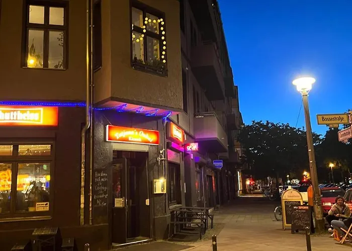 Stylish 2-room With Balcony Next To East Side Gallery * Berlino