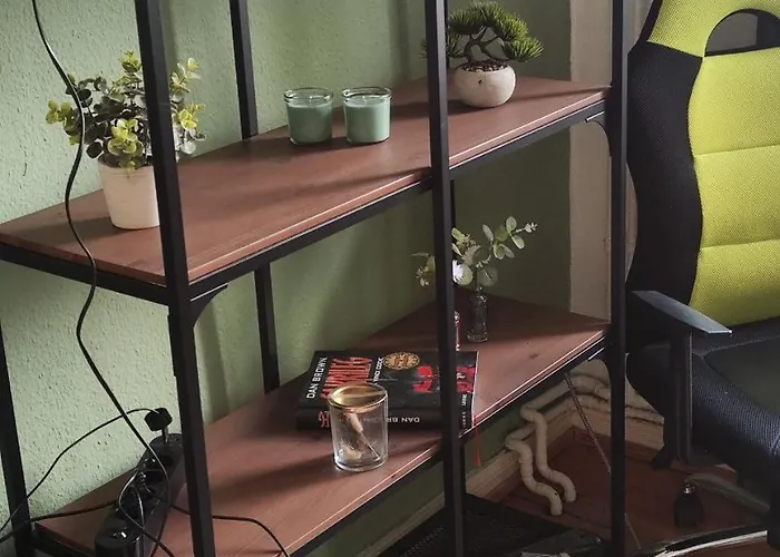 Stylish 2-room With Balcony Next To East Side Gallery