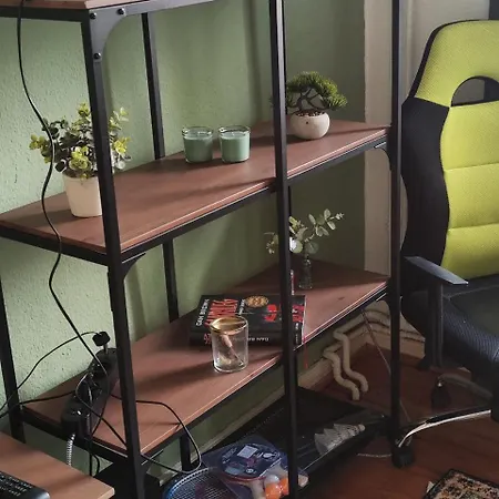 Stylish 2-room With Balcony Next To East Side Gallery