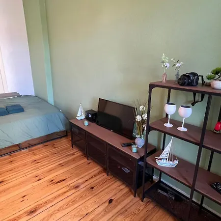 Stylish 2-room With Balcony Next To East Side Gallery Apartmán *