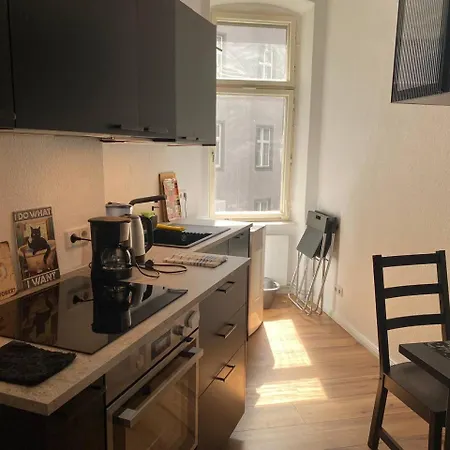 Stylish 2-room With Balcony Next To East Side Gallery Berlim