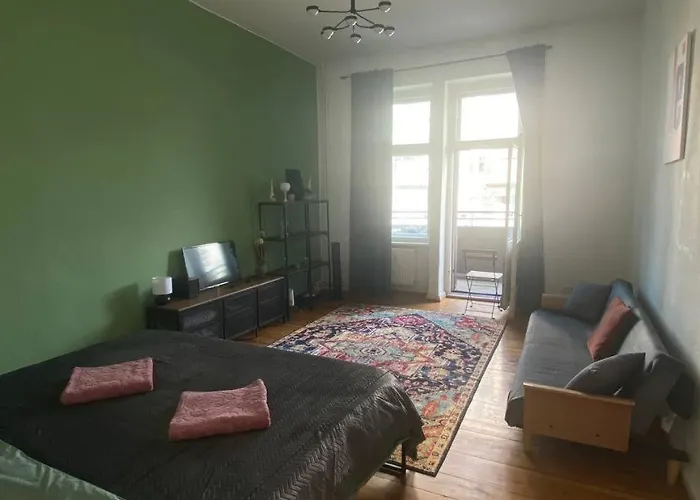 Stylish 2-room With Balcony Next To East Side Gallery Lägenhet